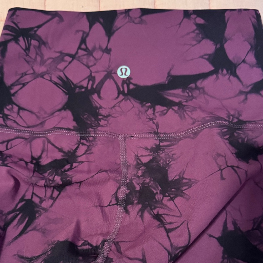 Lululemon Size 4 31” High Rise Wunder Under Plum/and Black Leggings EUC